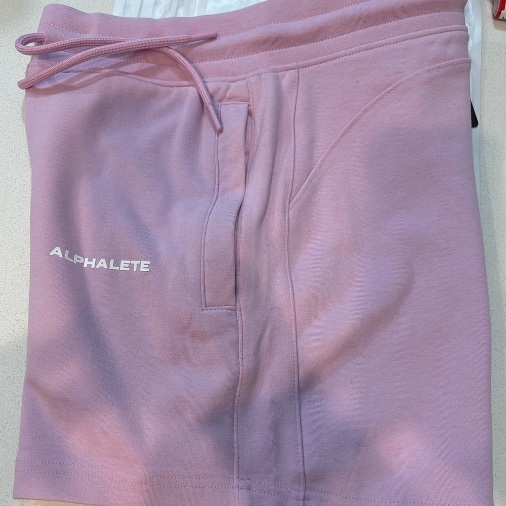 Alphalete Essential Care Short in Bloom. Size M NWT